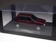 Miniatura Fiat Uno 4 portas - Clique para ampliar