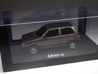 Miniatura Fiat Uno 2 portas - Clique para ampliar